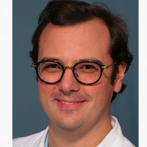 Prof. Vittorio Favero Chirurgo Maxillo-facciale